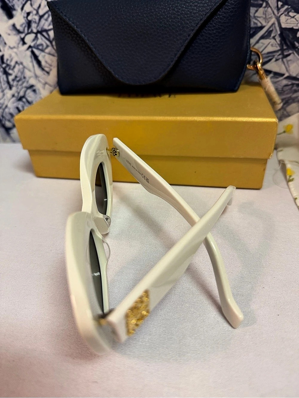 Loewe Anagram Geometric Sunglasses LW40130U White & Black Sunglasses Like New